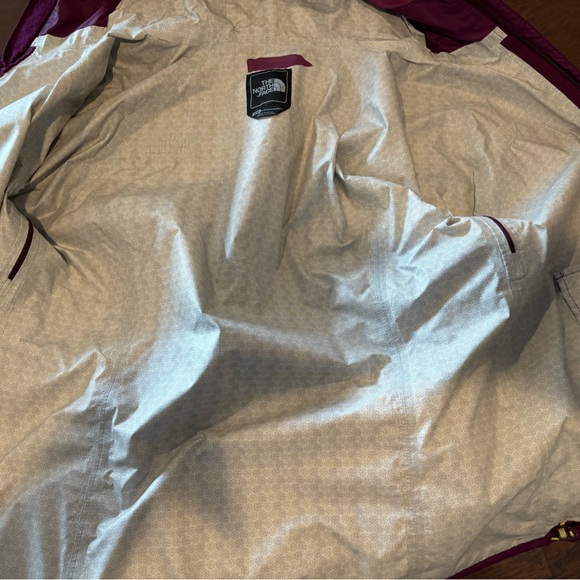The North Face Jacket Purple Lightweight Hood Size Medium Womens EUC Fall Rain - Picture 6 of 9